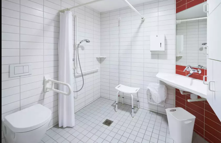 Salle de bains PMR clé en main, Villers-Cotterêts